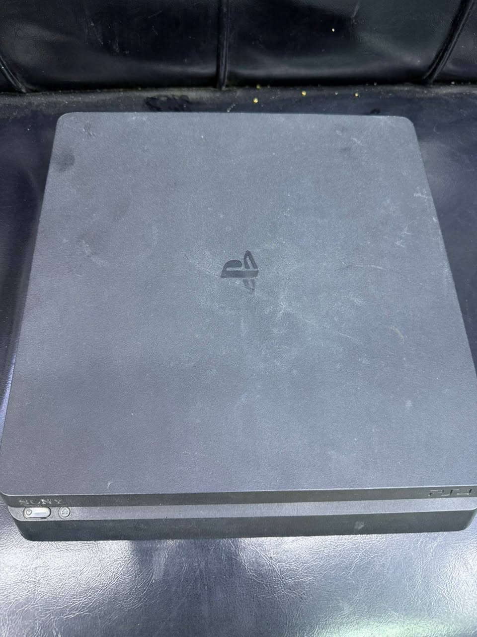 بلي 4 سلم نضيف الجهاز شغال 100بل100
بس القارئة مال قرص بيهة مشكلة تصليحة ب25الف
السعر 150قفل 
للاستفسار ***********
