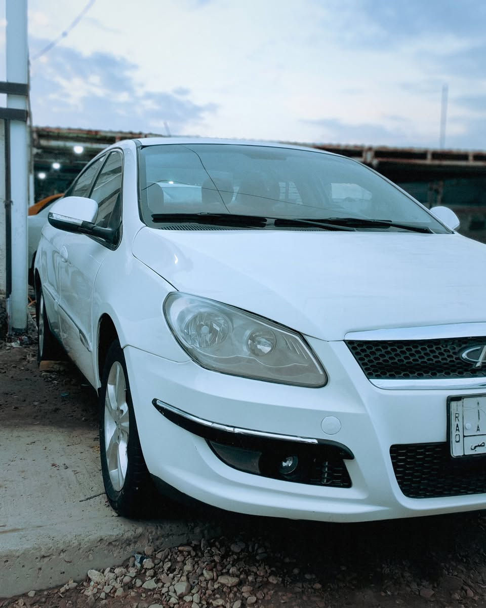 السلام عليكم للبيع اي ثري موديل 2013 رقم قادسيه تحويل مباشر السياره مكفوله من الضربه بيه مكانات صبغ اثر خياس فقط كير مكينه شرط السياره كلش نضيفه خير من الله مكلف بالنشر لشراي يتصل على الرقم ***********
