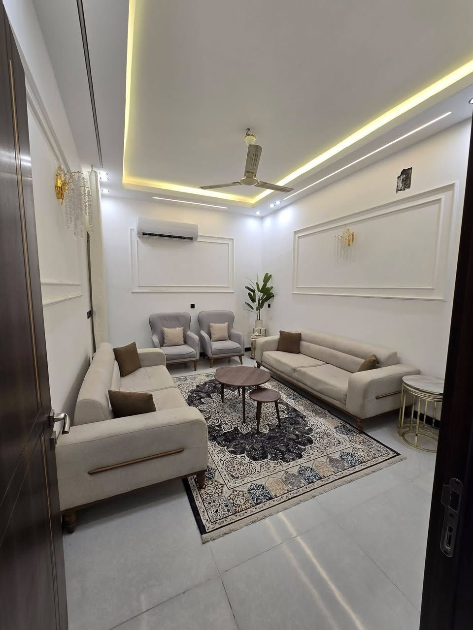 #للبيــــــــــــــع

على بركة الله بيت للبيع 🏡

طابو زراعي سند25

📍تقيه الثاله مجمع الروان النموذجي 

مساحه 150. واجه 15 نزال 10
———————————————————-
#تفاصل_البناء🧱

أساس كونكريت بناء طابوق سقف كونكريت

ابواب شبابيك تركي🇹🇷
 
سقوف مغربي 🌆

تكتات سبالت 🪭

_____________________________________

#تفاصيل_الدور_الاول

غرف نوم عدد 2.        ✅

صاله.                        ✅

مطبخ.                      ✅

استقبال.                  ✅

صحيات عدد2.         ✅
————————————————————————
#تفاصيل_الدور_الثاني

غرف نوم 2.    ✅

صاله              ✅

صحيات.          ✅
_________________________________

#للاستفسار__والتواصل 

زيارة مكاتبنا🏤

الفرع الاول ام الخيل ساحت الاحتفالات 1️⃣

الفرع الثاني التقيه الثالثه قرب مازن البنجرجي2️⃣

او الاتصال☎️***********
_______________________________________
