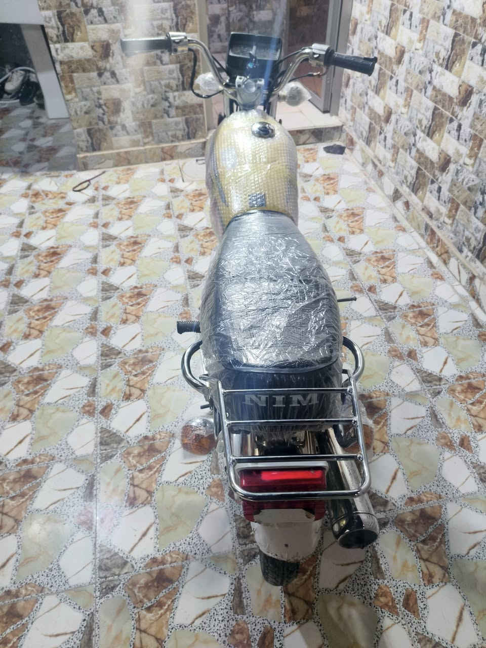 سلام عليكم دراجه نامه اوراق
مديل 2023وطالعه بل 2024
 مكفوله كفاله عامه كهربائيات كلها شغاله
سعر 700وبيها مجال للستفسار ***********خاص
