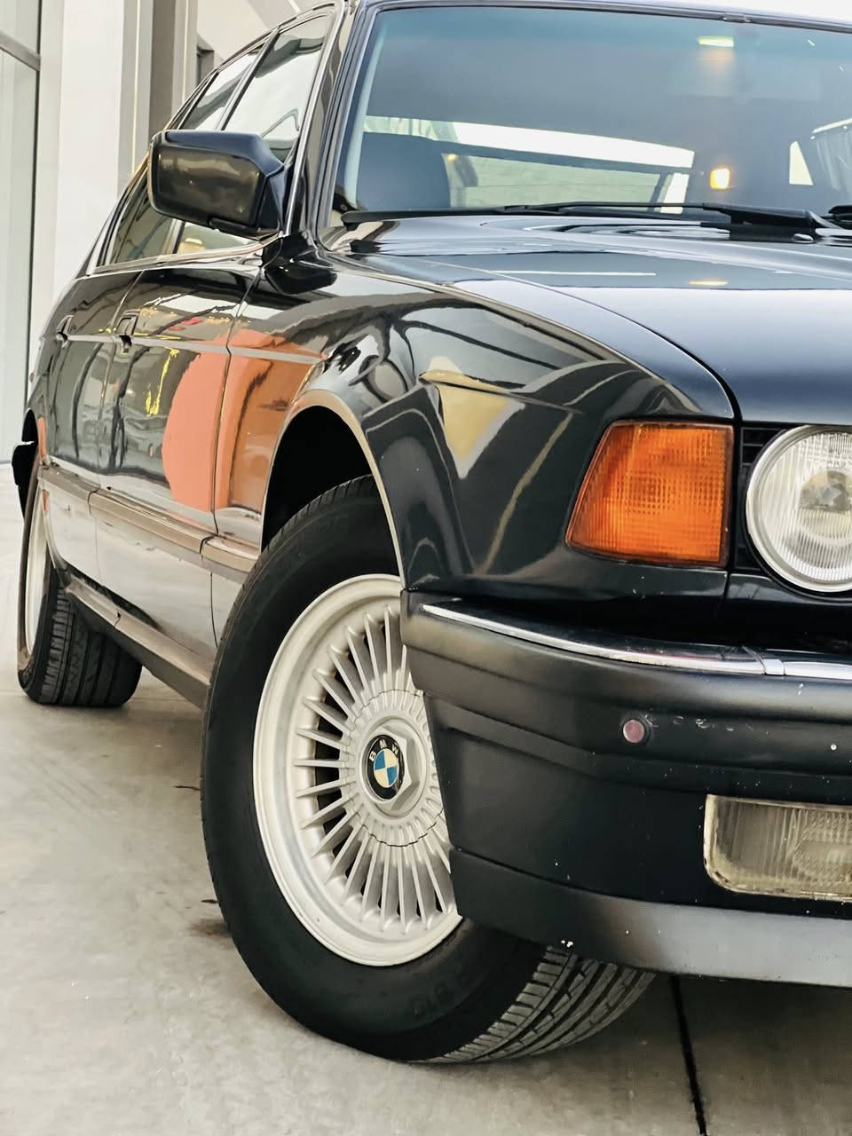 بي إم موديل 1992 فوووول موصفات 730 فل السياره بلا صبغ فقط بوند او قبغ صندوق جماليه شوط السياره بسمي شرط التحويل جديدا بمعنه الكلمه صبغ شركة شرط للاستفسار ***********
