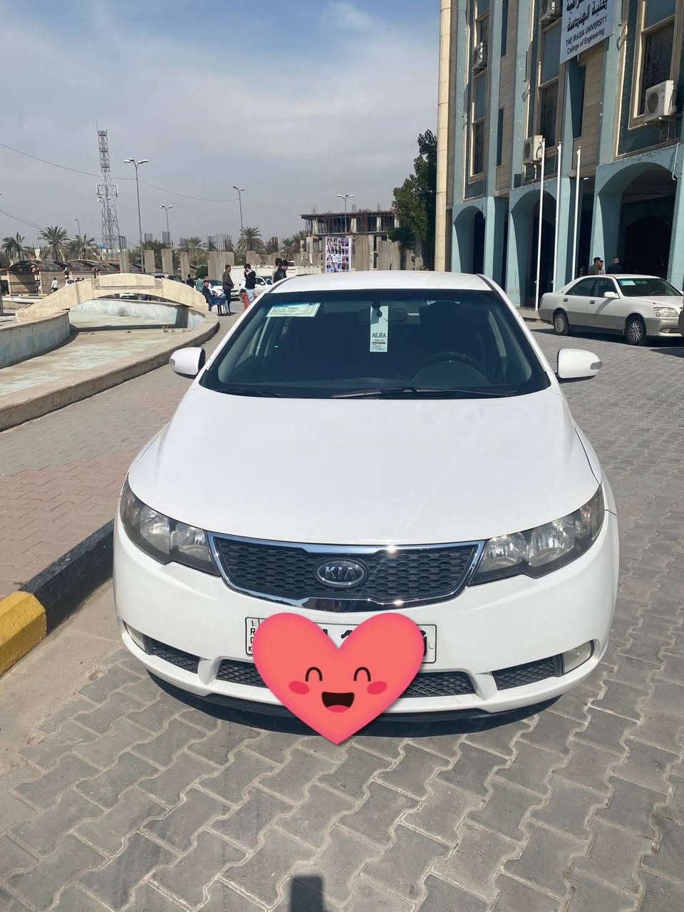 السلام عليكم
*********** واتساب 
سراتو 2010 
خليجي السياره حلوه بدون صيدبغ بدون ضربه بيهابارد يحكم بينه السونار المحرك خير من الله السياره جاهزه شاشه كامره حساسلايت زنون بيها صبغ بس الدوسه 
السعر٩٨ وبيها مجال بسيط ،
