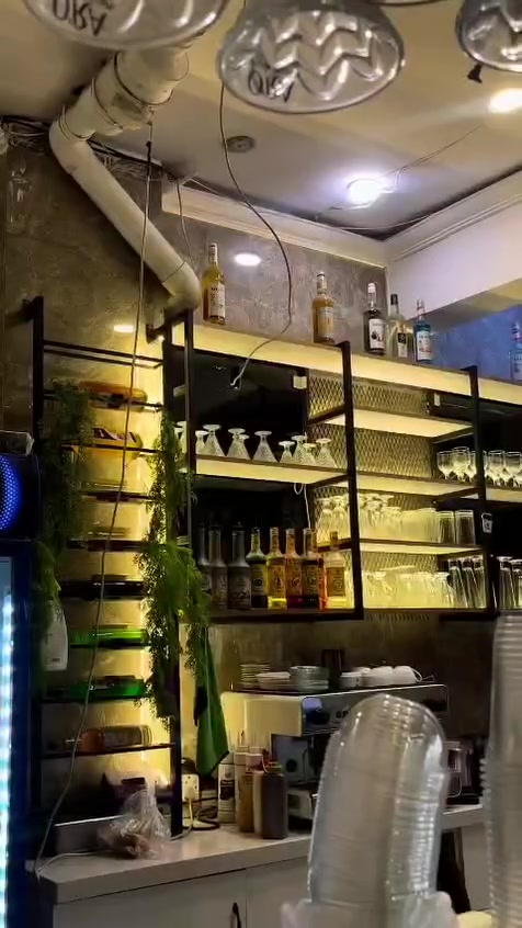 السلام عليكم، مطعم وكافتيريا للبيع في الدورة، شارع الجمعية، خير الله، مقابل المركز الصحي، ط2.
تكون عائلية وشبابية.
كاملة ومكملة من كل النواحي: الديكورات، الأثاث، المكيفات، مكائن القهوة والتحضير، الباريستا والعصائر، الطباخ الناري والشوي، الفرن، ثلاجة سطحية كبيرة وعمودية، مجمدة، نراكيل وشاشة.
يعني، فقط أحضر الكادر وافتتح.
للعلم، توجد قاعة أطفال مقابلها أيضًا لجذب العوائل.
يوجد صفحة على انستغرام بمتابعين 2k حقيقيين من سكان المنطقة، الزبائن للأكثرية، يوزرها tamra.jamra.iq.
سبب البيع لعدم التفرغ ونقص الكادر الإداري.
للاستفسار الاتصال على الرقم الخاص: ***********
