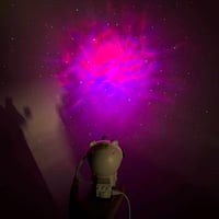 هذا بروجكتر إضاءة على شكل دمية لطيفة، يوفر تأثيرات ضوئية مذهلة تضيء ال...