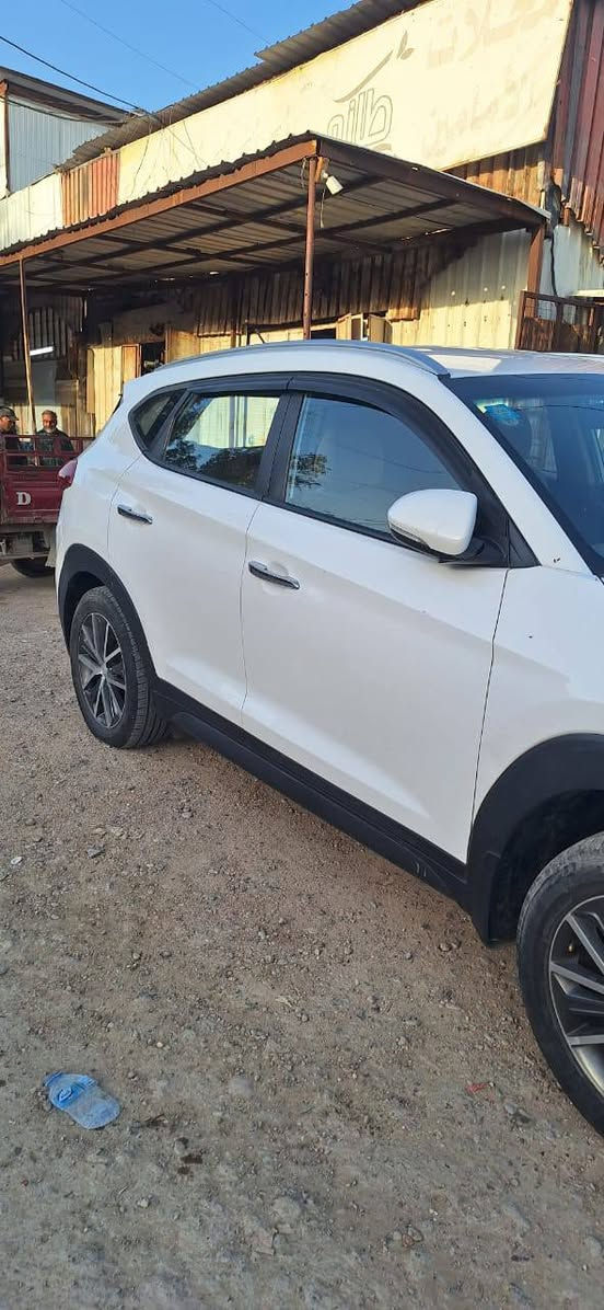 توسان 17 خليجي مبدل بنيد فقط وبيها مكانات بارد ب160 وبيها مجال ***********
