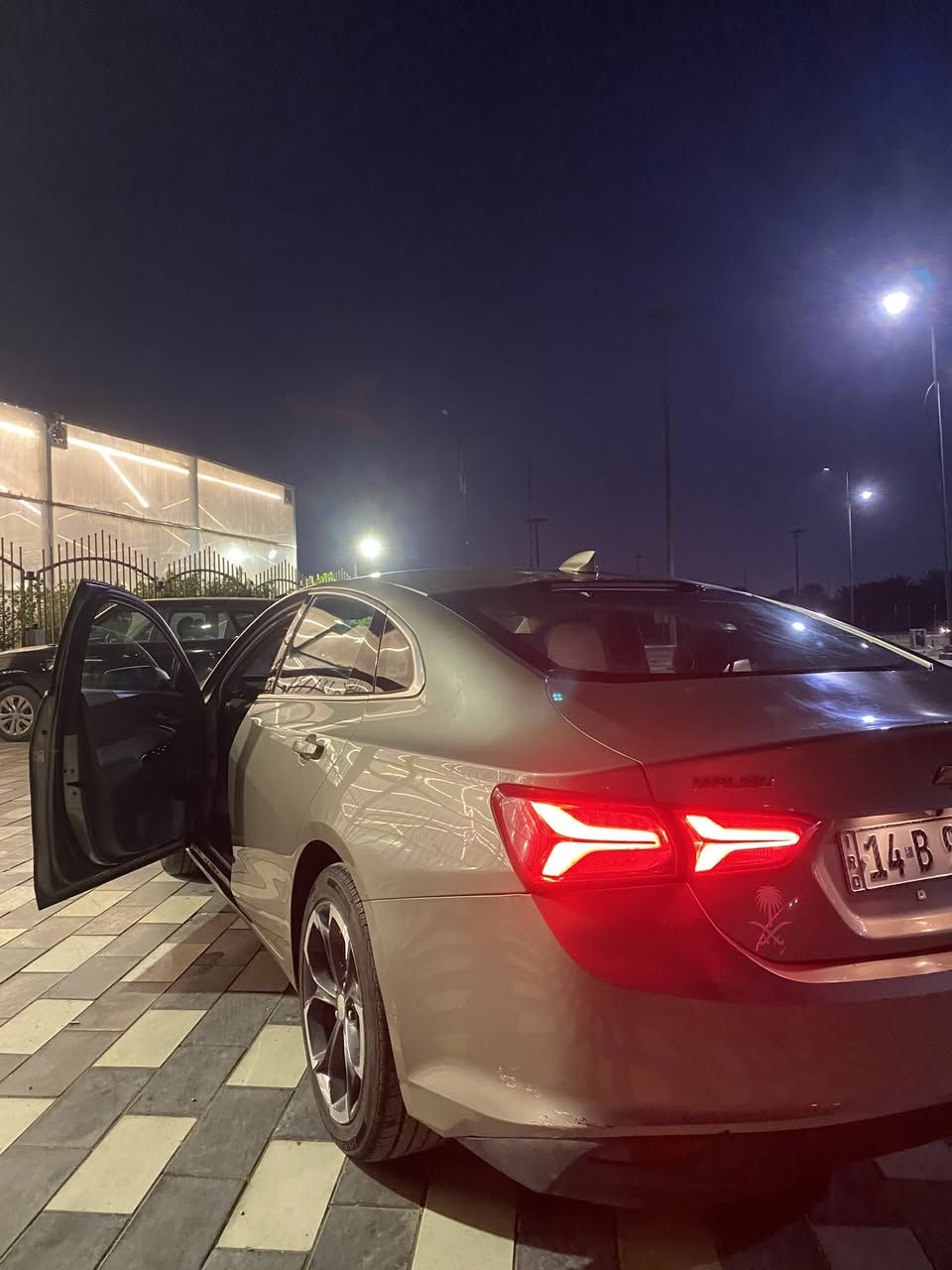 السلام عليكم 
 للبيع شوفرليت ماليبو 
موديل 2022
وارد امريكي حداثها موضح بل صور 
رقم بصره معوقين باقليها سنه وتصير حرة اسويلك  وكالة عامه 
كير محرك  لغد شواصي تبريد كلة مكفول 
 مواصفات ال LT 
ماشية ٦٧ الف 
مكاني بغداد البلديات المضمار قرب الأمن العامه 
السعر ١٠٧ وبيها مجال 
للاستفسار ***********
