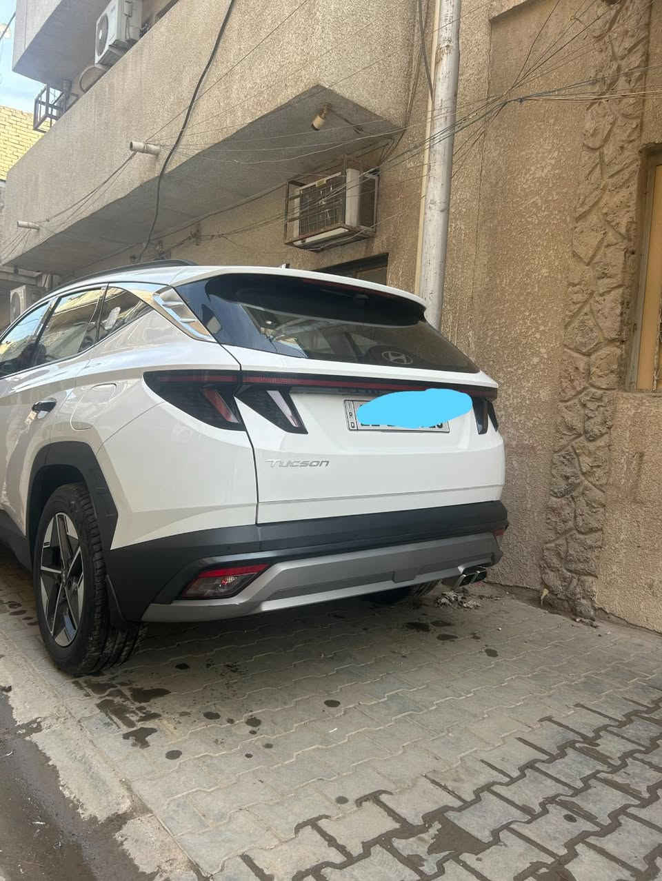 السلام عليكم توكسان موديل25 
 خليجيه ماشيه33 الف
فول موصفات عده البونراما السياره جديده 
رقم بغداد بسمي السعر 231 وبيه مجال جداً بسيط
العنوان بغداد المنصور قرب ساحة القاء 
رقمي*********** واتساب
