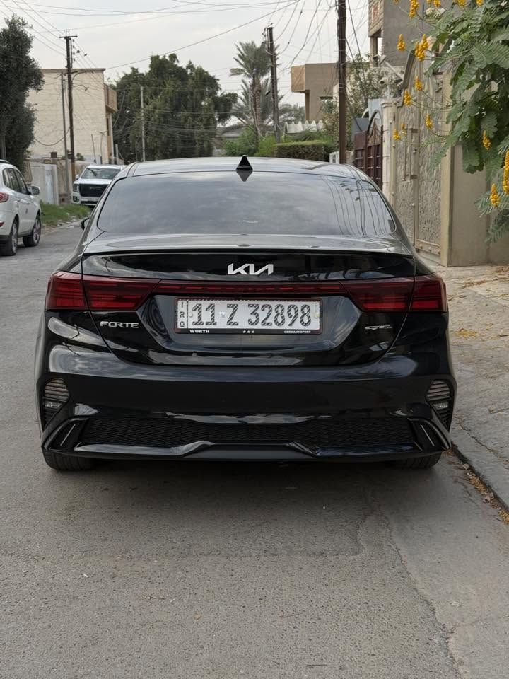 Kia forty gt line 2024
فورتي 2024 جيتي لاين محرك 2000 دوش فول مواصفات فتحة و رادار امامي وخلفي ونقاط عمياء وسايد بريك بصمه واوتو هولد وشاشه جبيره وتشغيل عن بعد وباقي المواصفات معروفة ماشيه 42 ميل بدون صبغ وبدون ايرباك بيهة بس مكانات بارد فقط 
السعر : 165 $ وبيهة مجال للتواصل ***********
