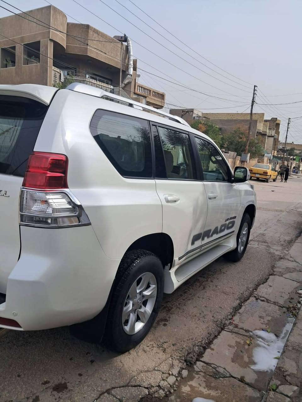 السلام عليكم برادو موديل ٢٠١٢سنوية جديدة هزة جديدة سنوية باسمي سونار مرفق بلمنشور محرك وكير مكفولات ٤ سلندر مكان السيارة بغداد الدورة حي المعلمين السعر ٢٤٠$ بيهة مجال قليل ***********
