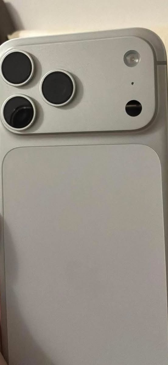 ايفون 17برو ماكس دبل شريحه           مشحون 24مره جديد طك كارتون مليرنين وربع 2250  عنوان نجف ***********
