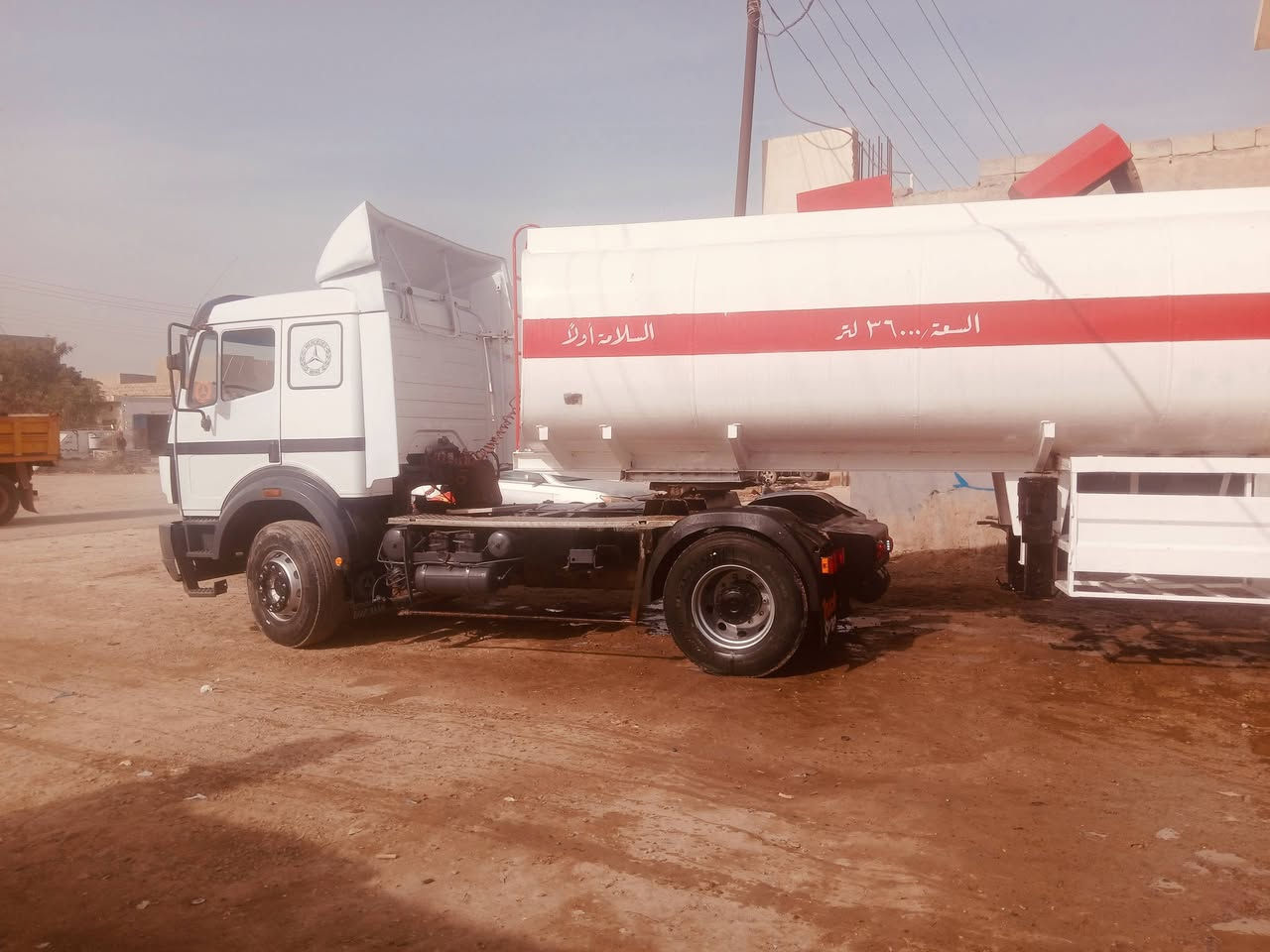 السلام عليكم البي كرواتي صهريج البيع الموديل 95 / ١٨ علا ٣٤ السياره مكفولة من الشاصي و القماره و الكير و المحرك شرط السياره نظيفه كلش و أحله من الصور بس السنويه ساقطه و الرقم اربيل  السعر( 200) ورقه وبي مجال *********** )
