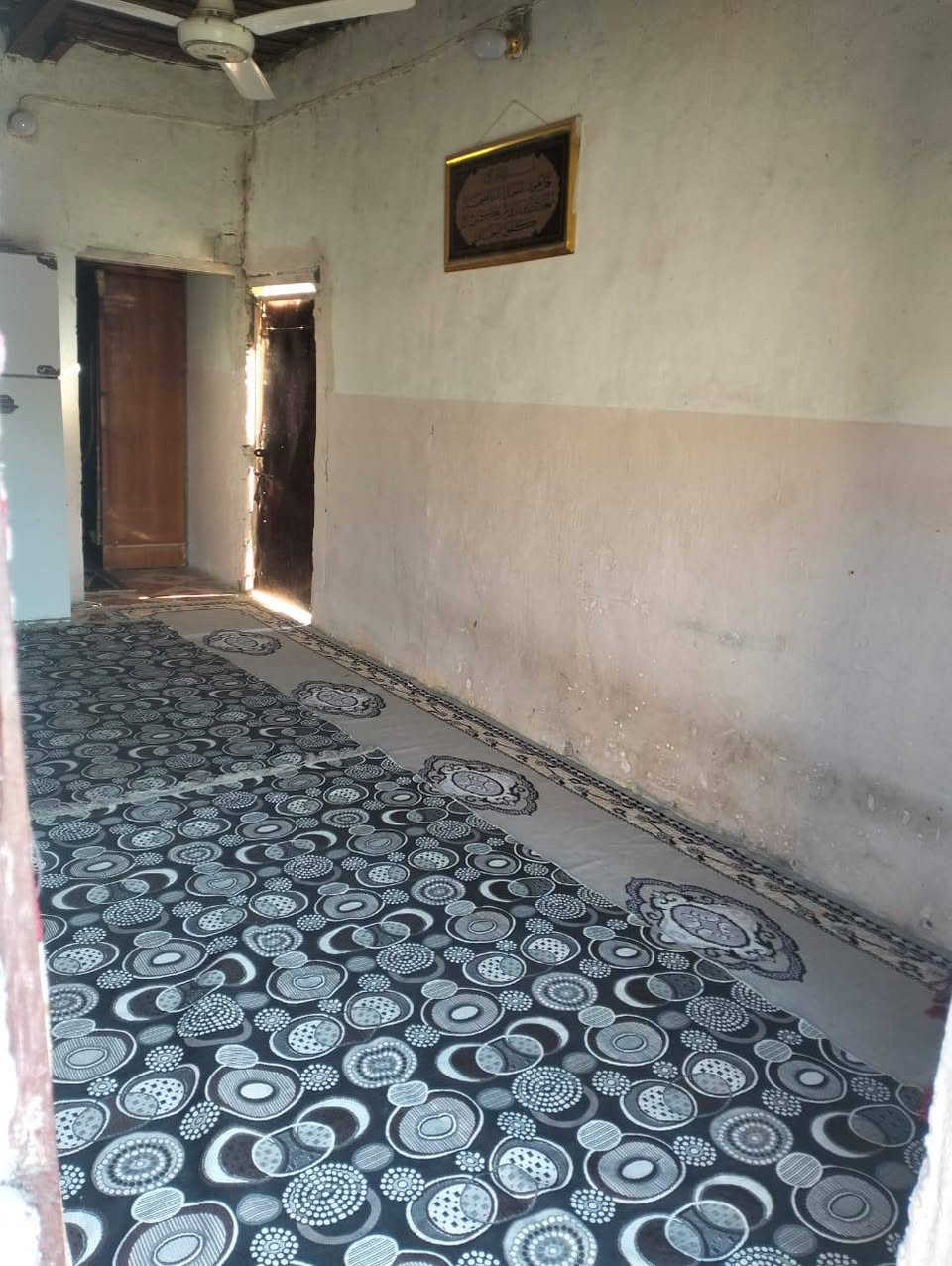 ياالله يوجد بيت زراعي للبيع حي المتنبي مقابل مدرسة الخيرات يبعد عن الشارع العام مأتة  متر المساحه مئتين متر السعر يرجى الاتصال على *********** ***********
