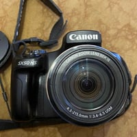 كاميرة canon power shot sx50 نظيفة وراقية تدعم زوم 50 طبيعي تكدر تصور ...