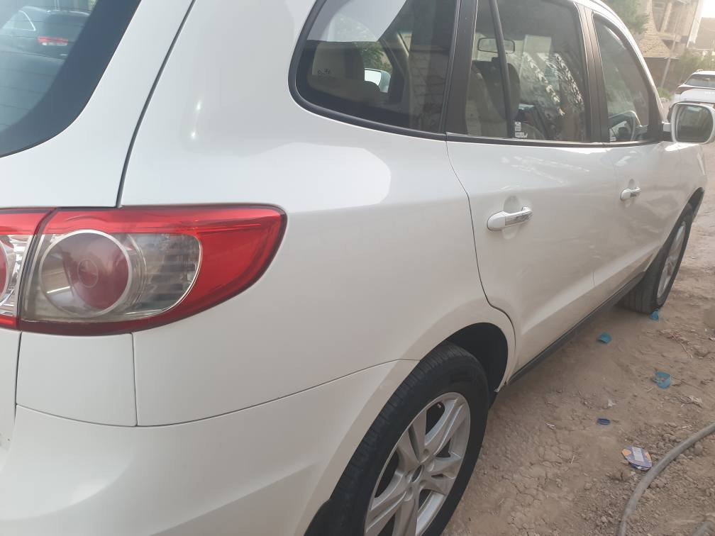 سلام عليكم سنتافيا خليجي شركه العامة موديل ١٠
بديها صافي من الخدوش والبوارد 
محرك ٢٤٠٠ دوش 
كير ٦ نمر 
تبريد ٣ قطع ثلج 
حداديه امامي خلفي جديده 
رقم بغداد دولي باسمي 
السعر ١٢٩ وبيها مجال 
بابل محاويل حي المشتل 
***********
مكفوله من ضربه بيها شخط باب خلفي صبغتها من جوه اليده وداير الخلفي ماشر عليها من الخط الاحمر وجوه صبغ فقط بغداد, العراق

