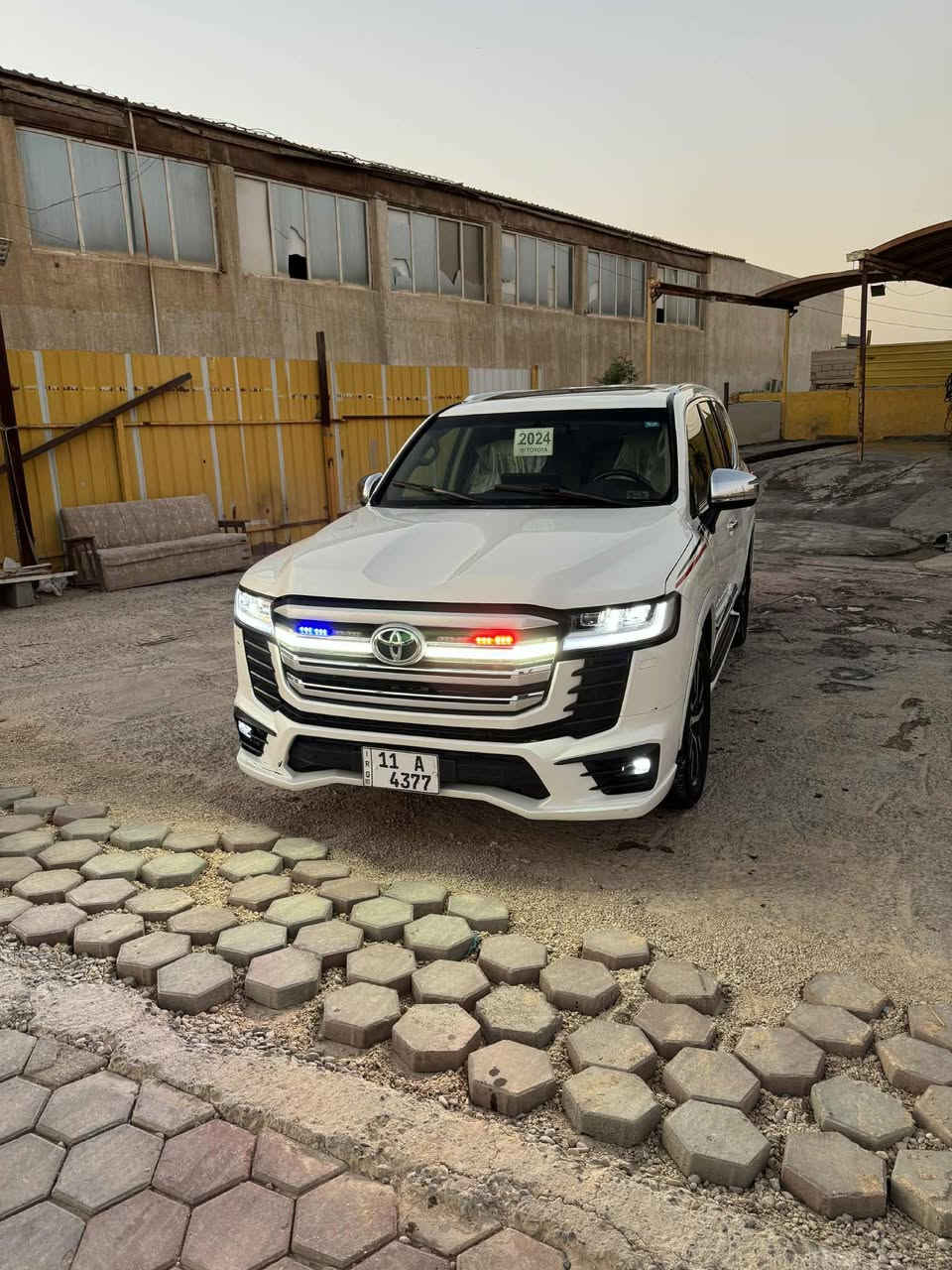 السلام عليكم لاندكروز مديل 9 محدث 24 داخل وخارج رقم بغداد مصبوغه عام  مكان السياره السماوه رقم محرك 6 سلندر
***********
