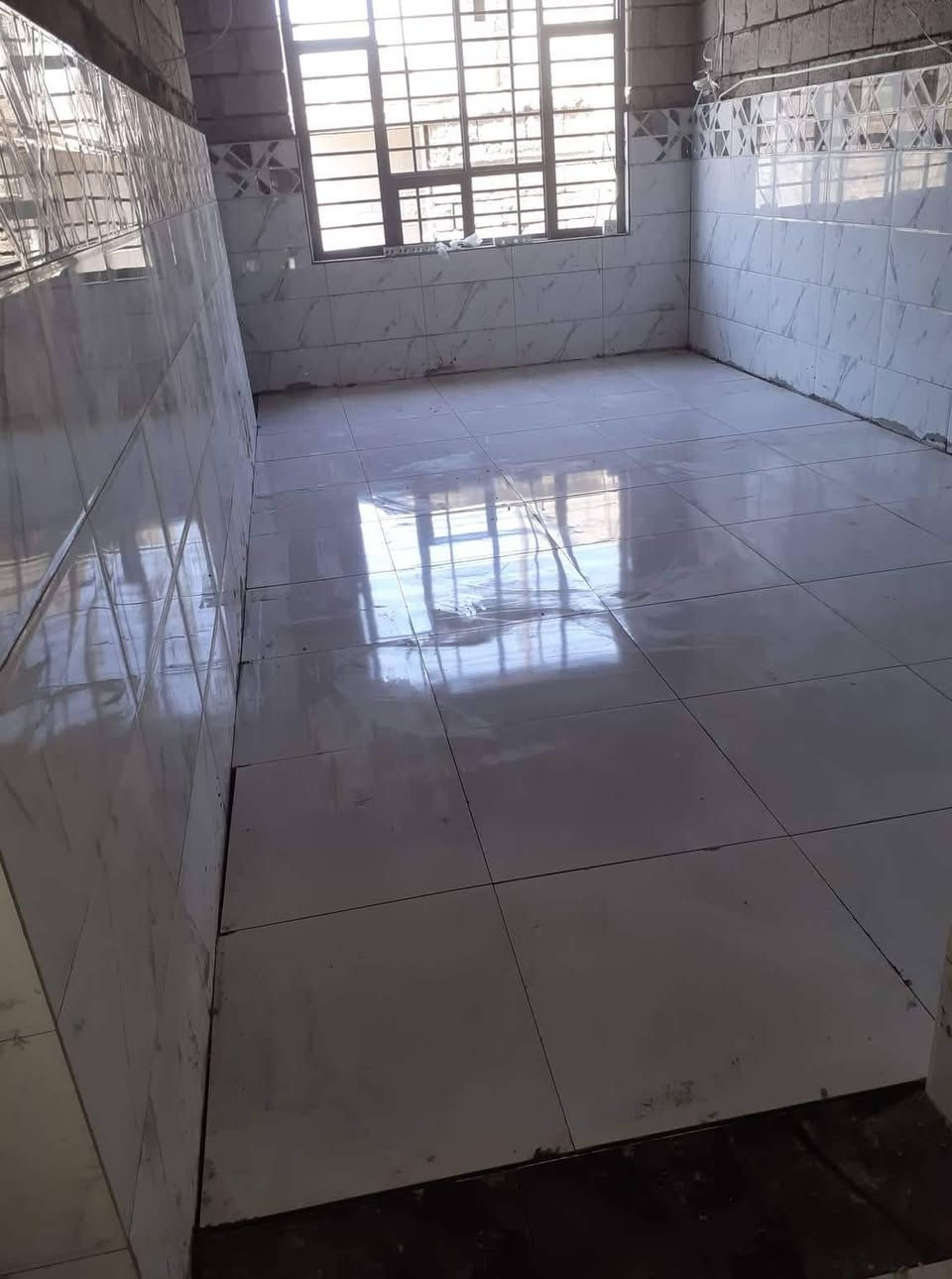 اسط كاشي
سيراميك 
متفرغ حاليه 
***********
