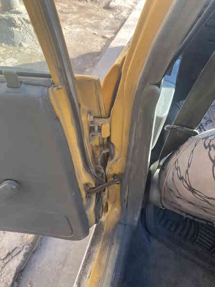 سلام عليكم سايبه 15كيرمحرك خيرمن الله شواصي شركه بدون تعمير تخم تاير السياره لأضربه ولاصبغ السعر31 وبيهامجامكاني بغداد السيديه
***********
