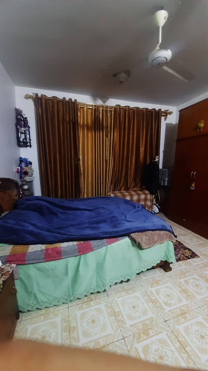 بيت للبيع حله حي الجامعه 100 متر طابقين الاول استقبال هول مطبخ صحيات منور
الثاني غرفتين نوم هول صحيات حي الجامعه خلف اعدادية الجامعه تبليط وكافة الخدمات متوفره 
اتصال عالرقم ***********
لللستفسار عالرقم
