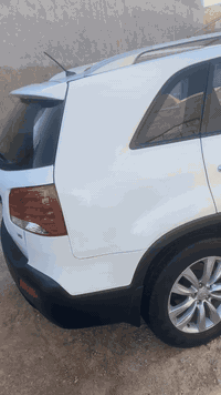 سلام عليكم 
سورنتو للبيع موديل 12 .6سلندر  سياره بدون ضربه مكفول  
بنرامه 7راكب كير محرك شرط سياره حلوا مال جناي 
مكان سياره النجف السعر  175و بي مجال لطيبين سياره احله من صوره . اتصل ***********
