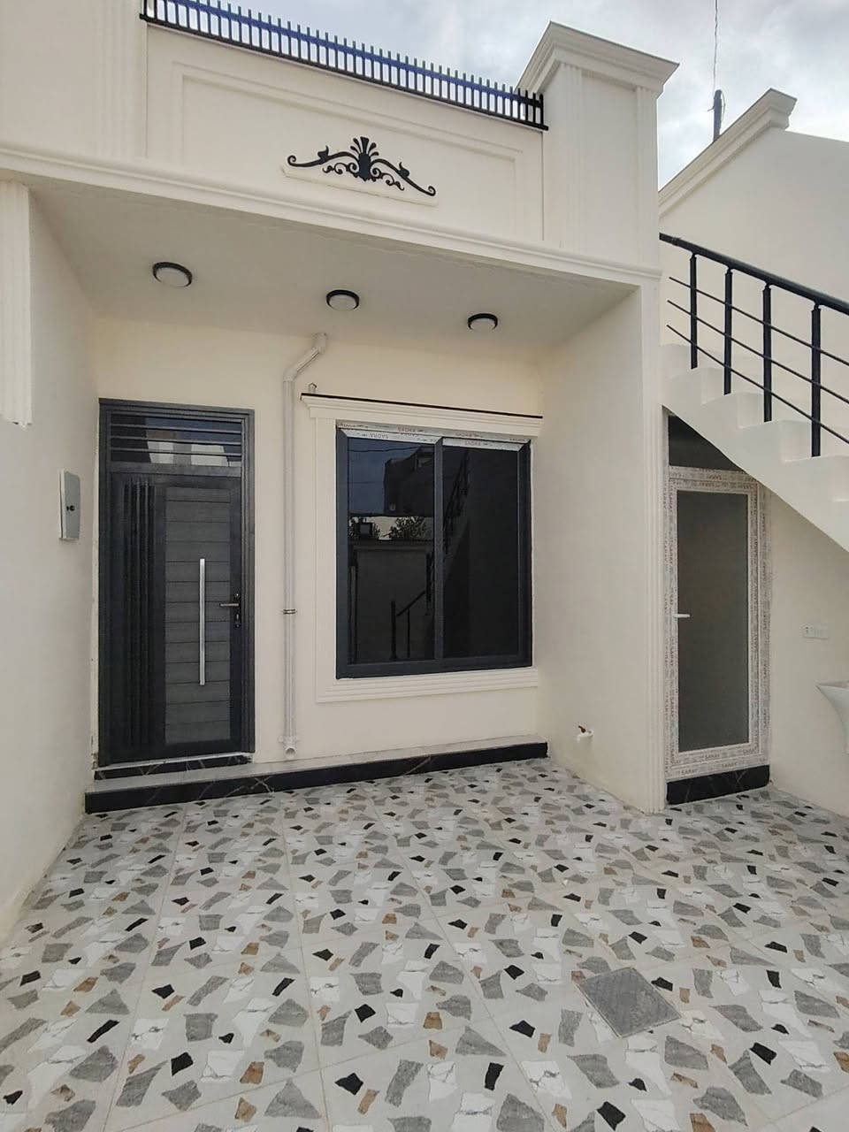 أعلان 1415
مكتب النسور 
يوجد لدينا دار للبيع المساحة 100م
الموقع حي العسكري خلف التجاري مقاطعه 77السعر75مع المجال
 الاستفسار ***********
