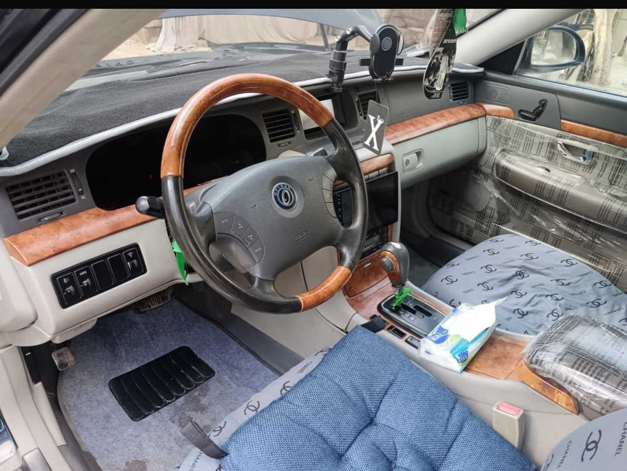 من رخصت الادمن كيا ايبروس 2004رقم أربيل دولي باسمنه بدون صبغ السياره حلوه ونصبه امراوس فقط بسياره وانطي فرق هاتف ***********
