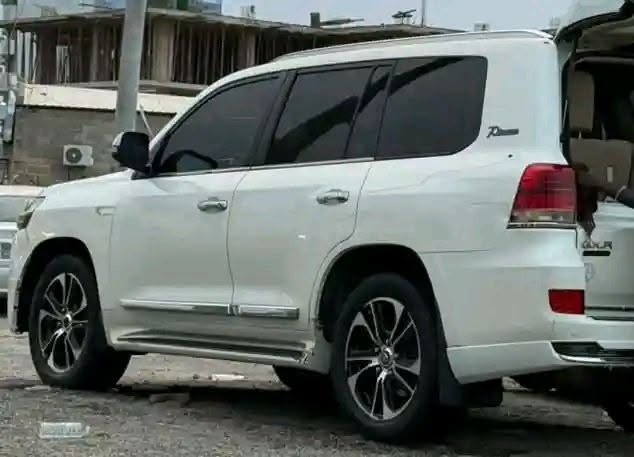 🌼سيارات راشيل 🌼
💫لاندكروزر gxr موديل 2019
💫 بصمة 
💫قير اوتوماتيك 
💫العداد 50.000km
💫مكنة v6
💫 ترخيص الخرطوم  ساري
💫السعر 330.000.000
💫عمولة المشتري %1
💫 مكان المعاينة الخرطوم 
💫💫💫💫💫💫💫💫
 0910261045اتصال


**إذا كنت صاحب هذا الإعلان وتريد حذفه لأي سبب، رجاءا أرسل رسالة إلى الدعم الفني**