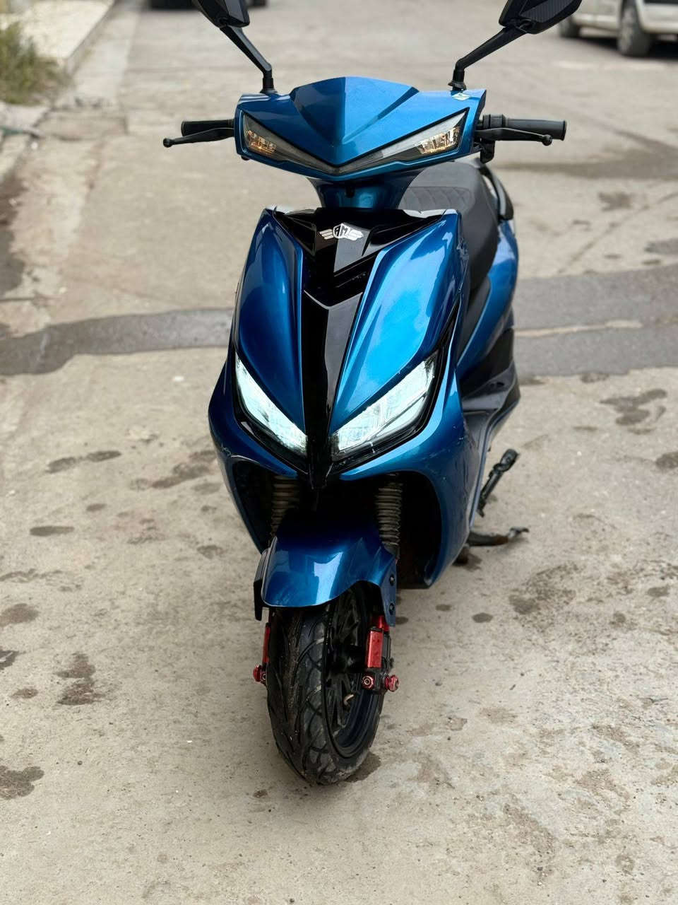 السلام عليكم
للبيع سكنس شحن 

لون أزرق جميل 💙 

6 بطاريات دبل الحجم الكبير 

ملف 2000 فول شلعته فول 

تايرات جوبلس ويل كب رياضي حجم 12 

دبلات أمامي دهن خلفي غاز 

نظام الرجوع للخلف R

نظام الP 

سويج بصمه الدراجة جاهزة وما ينقصها شيئ 

السعر 960 ألف وقابل للتفاوض بشيئ بسيط

للاستفسار التواصل مع الرقم أدناه أو خاص 

المكان بغداد البلديات 
***********
