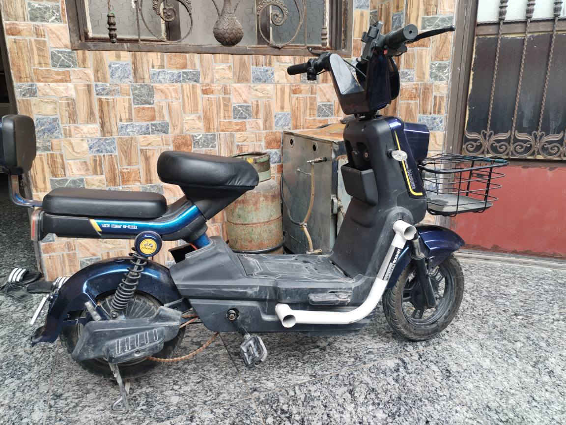 دراجه شحن للبيع عدد 2 دراجات نظيفه نقصهن تايرات خلفيه اثنينهم   بصمه وسويج وكارت وحده بيها ام بي ثري وحده نيلي وحده حمره تشغيل عن بعد شاحنات بلادي للاستفسار اتصال على الرقم *********** او ***********
