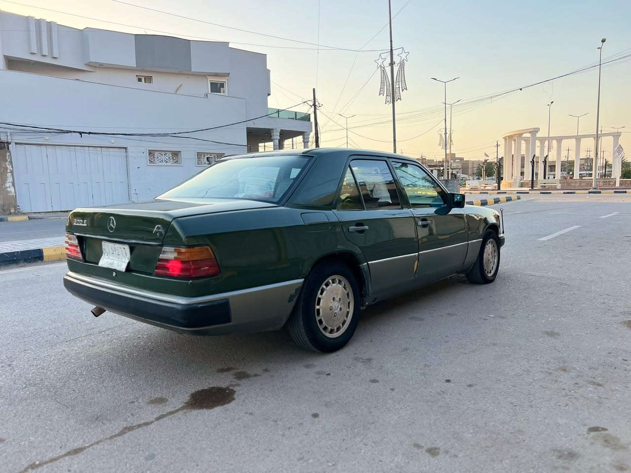 السلام عليكم شباب 🖤
مرسيدس دب موديل 1993 لون زيتوني 
رقم نجف تحويل مباشر ثاني يوم سنويه لغايه (2028) مكينه وكير بطه ديلكو 2500 مكفولات لا تنقيص ولا بخار تبريد ثلج ❄️ ويه سويج دواخل غرفه كامله جديده اني شادهن كشنات جلد كهربائي شغالات جام كهرباء سياره جديده وأحلى من صور 
العنوان واسط 
السعر 45 وبيه مجال 
رقم الهاتف ***********
