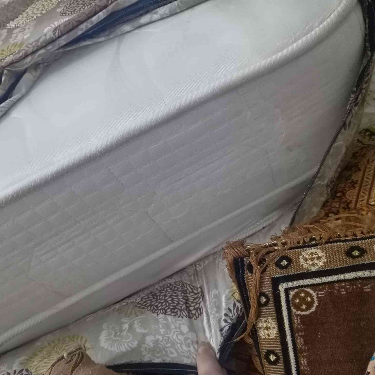 *للكروبات*
للبيع 🚨
دوشة ضغط عالي - نفرين 
نظيفة + استعمال قليل 
سبب البيع نقل 
السعر: ١٠٠ *وبي مجال* والله العضيم مشتري ب ٤٠٠ 
المكان: بغداد الأمين الثانيه 
توصيل موجود 
 *********** 
داخل دوشك نضيف بل جيس
