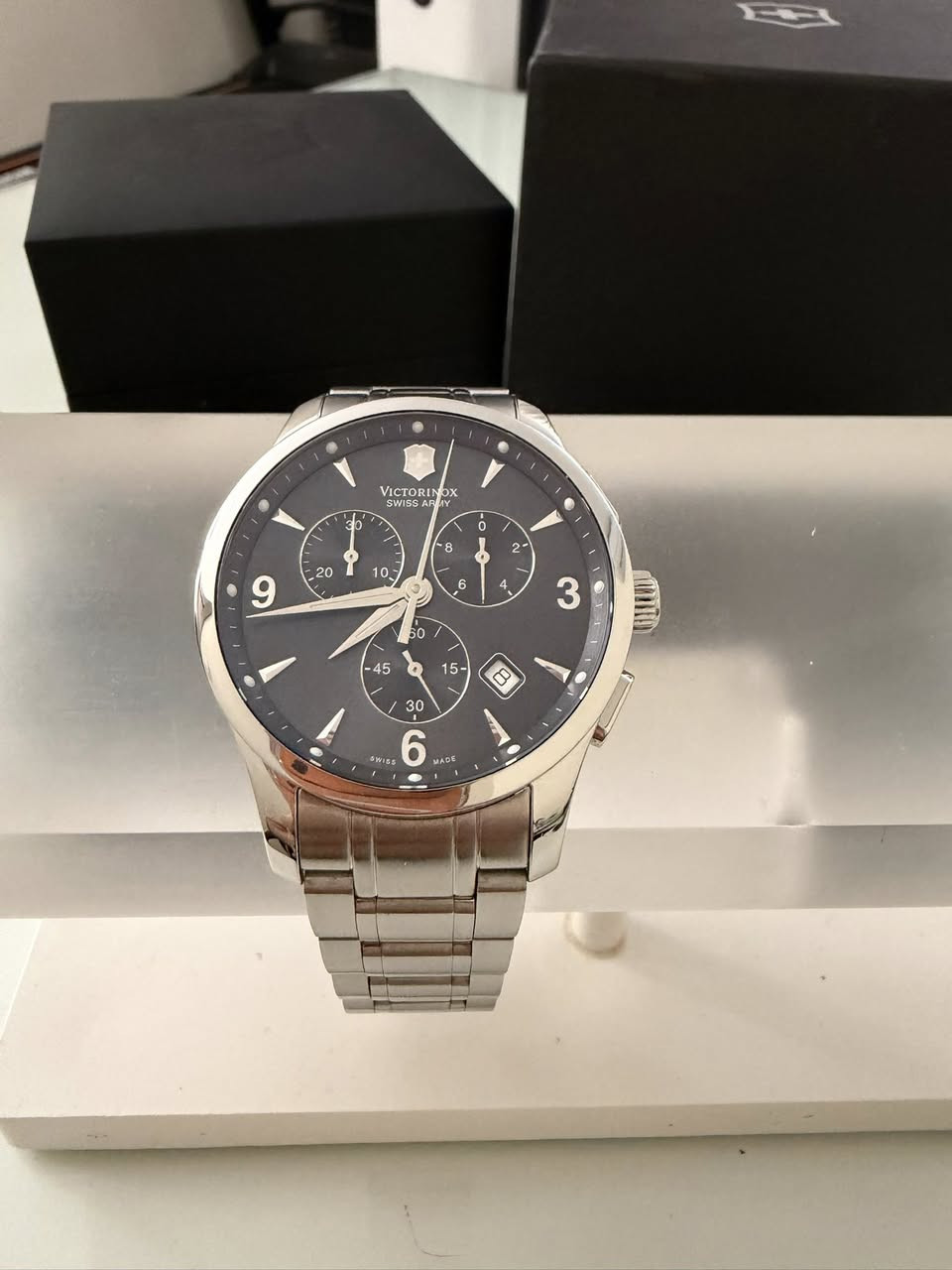 ساعه سويسريه اصليه 100% نوع VICTORINOX مستعمل بحاله ممتازه ستوب واتش كرونوجراف زجاج كريستال زفير مقاوم للخدش مينا لون اسود ملوكي قطر 42 قفل فراشه مع كامل المرفقات مطلوب 160 دينار اردني للتواصل على الخاص او على الرقم 0785261118


**إذا كنت صاحب هذا الإعلان وتريد حذفه لأي سبب، رجاءا أرسل رسالة إلى الدعم الفني**