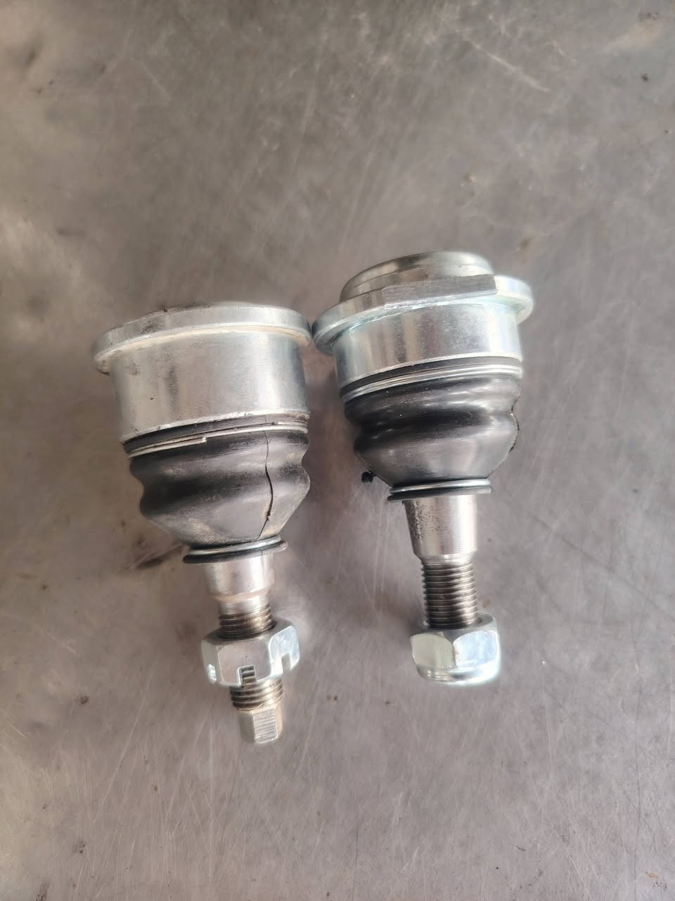 السلام عليكم
متوفره جميع قطع غيار جيب شيروكي جيب لاريدوه جيب نتروه جيب لبرتي
صدر مامي خلفي موجود اصلي تفصيخ موجود جديد
محرك 3700 محرك 8 سلندر وكيرات
العنوان ذي قار حي صناعي بلوك الرابع محلات سعد للتصل ***********
*********** / وتساب
@إشارة
