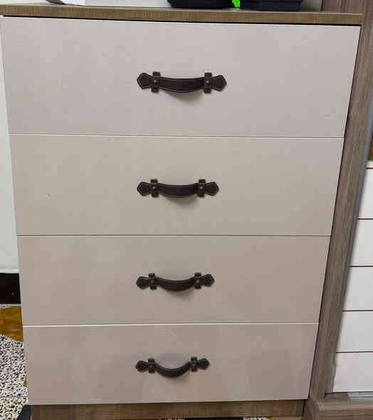 غرفة نوم تركيه الثكيله استعمال قليل جديده اي ضرر مابيهه 
السعر ٤٥٠ وبيهه مجال بسيط
العنوان الشاوي نزلة العيد
***********
