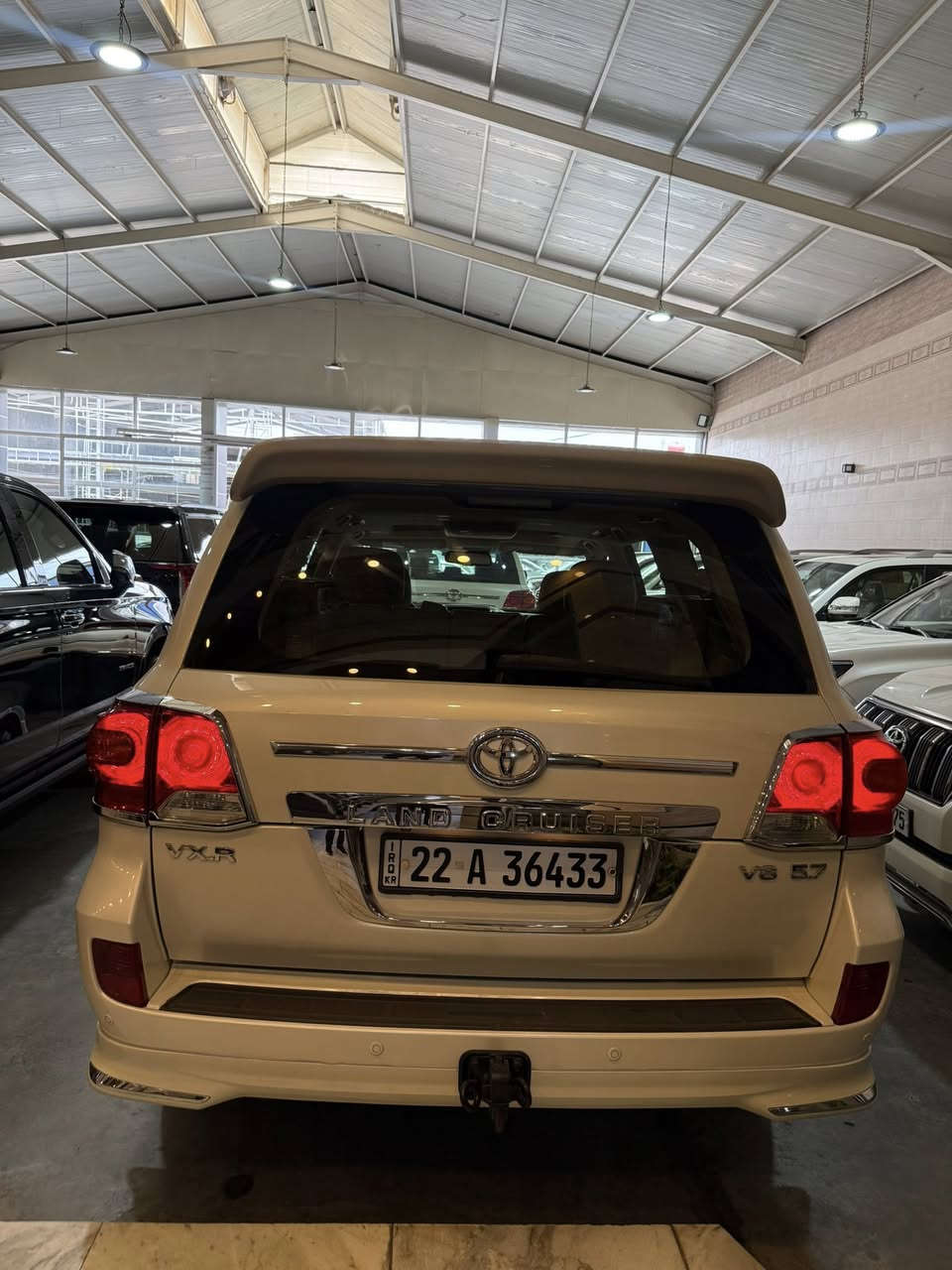 لاندكروز 2015 بريم 5700 فول 1/1
DVD 
كراسي كهرباء 
كراسي تدفئة تبريد 
ذاكرة 
كامرات 
سماعات جانبية 
ستيرن كهرباء 
شاشة جبيرة (بلادية) 
محرك 8 سلندر 
عداد ليزري 
نضام منحدرات 
حساسات امامي خلفي 
مري شفط 
ومعروفة مواصفاتها الباقيه 
مواصفات  (الكزس) 
السيارة جديدة كلش عليها ادامة كامله من كل النواحي 
بيها بارد بل باب مال الصدر كلش بسيط 
بدون صبغ او معجون  

السعر: 41 الف و بيها مجال 

***********
