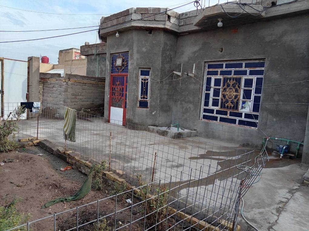 بيت للبيع بناء كونكريت ٣ غرف هول استقبال مطبخ صحيات حديقة معى مشتمل عكادة ٤٥٠متر زراعي ميرية منطقة الماجدية شارع السوق سعر ٥٥ بناء حديث ٢٠١٦رقم *********** جميع الخدمات متوفره
