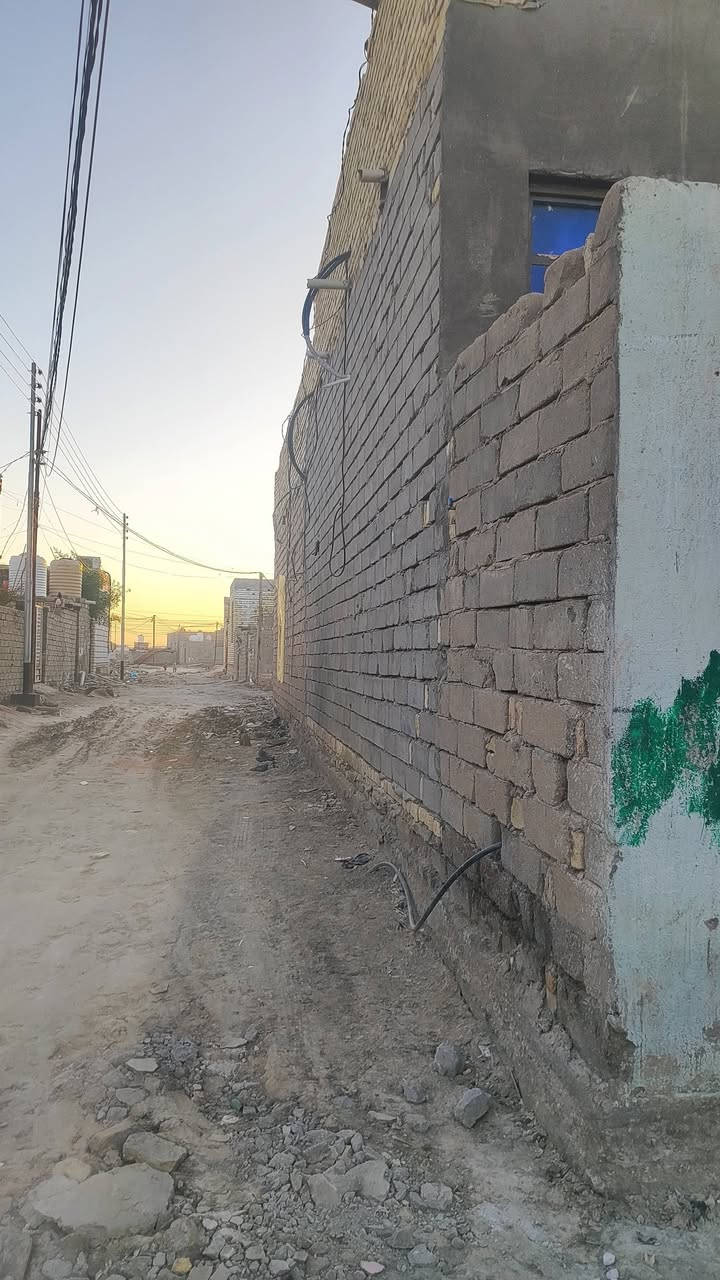 بيت زراعي البيع مكان حي الغدير مساحه 200متر غرفتين ومطبخ وصاله وديوانيه وصور كدامكم اسعر50 وبي مجال الشراي ستفسار أكثر ***********
