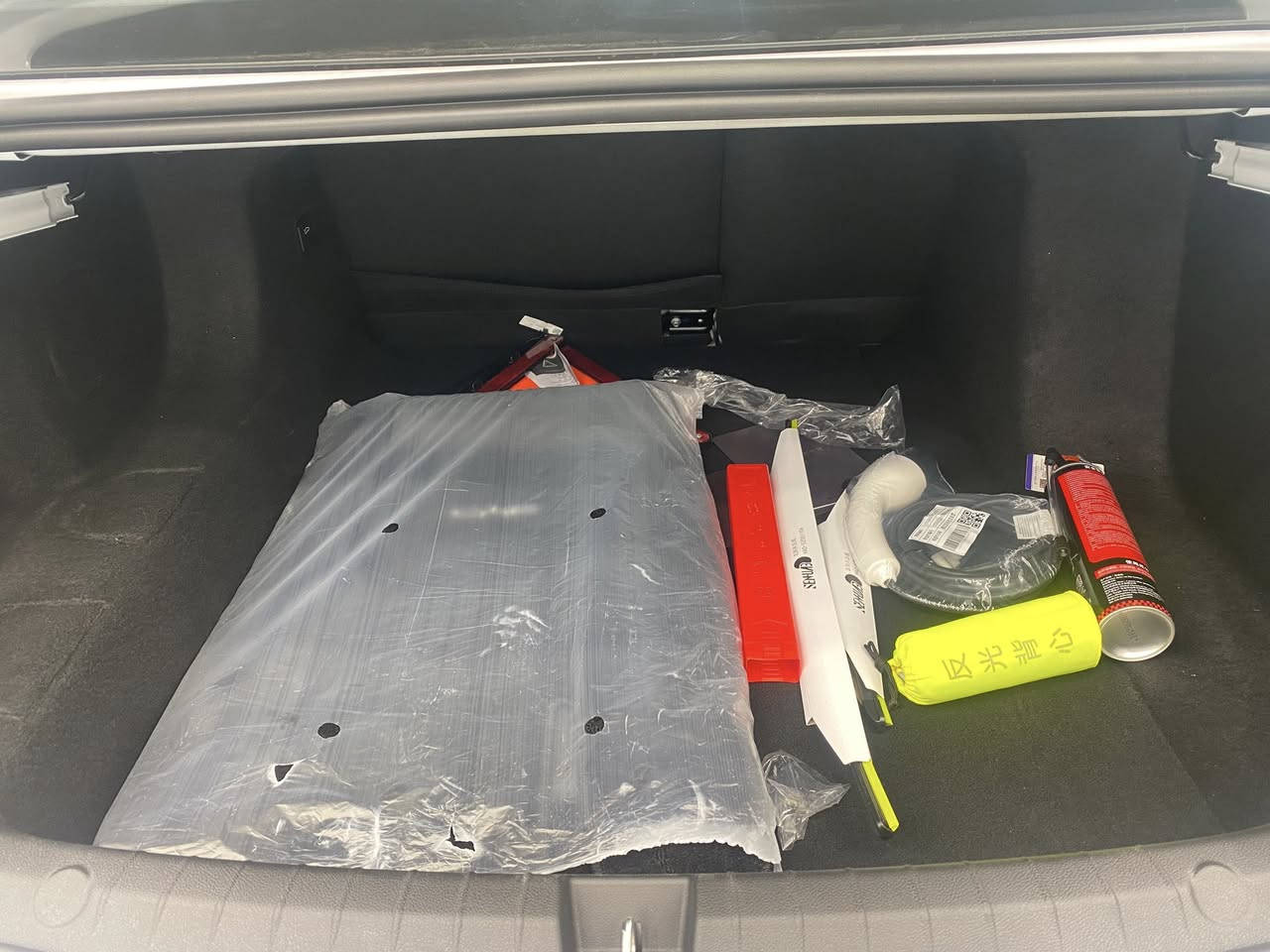 🚗 للبيع
BYD Qin Plus – موديل 2025

🌍 المدينة –  بغداد – البياع الشارع المميز /شركه اريج نينوى 

•   🛣️  المسافة المقطوعة    - زيروووو  
------------------------------------------------------------ 
💰 السعر:        علق بي واي دي او Qin Plus او 2025 او BYD او الاتصال على : ***********/حسن 

وسوف يتم الرد على الخاص برسالة بالسعر ورقم البائع 
✅ المواصفات :

📆 الموديل: 2025 
⚙️ المحرك: 1.5 لتر
📏 الممشى: زيرو
🌍 الوارد: صيني
🛡️ الضمان: كفالة
🛞 الويل: 16 إنج

• نظام هايبرد اقتصاديبنزين + كهرباء 
• شاشة لمس كبيرة متعددة الوظائف
• دعم Apple CarPlay / Android Auto
• كاميرا خلفية مع حساسات ركن
• تحكم مقود متعدد الوظائف
• نظام تشغيل بصمة / زر تشغيل
• مكيف أوتوماتيك بتحكم رقمي
• نظام ثبات إلكتروني ESP
• مانع انزلاق TCS
• نظام المحافظة على المسار
• نظام تنبيه النقطة العمياء
• رادار أمامي للتصادم والتنبيه المبكر
• مثبت سرعة ذكي
• مقاعد مريحة بتصميم رياضي
• نوافذ ومرايا كهرباء
• نظام فرامل ABS + EBD
• وسائد هوائية متعددة
• إضاءة LED أمامية وخلفية
• قفل مركزي + إنذار
• وضعيات قيادة متعددة (Eco / Normal / Sport)
• استهلاك وقود اقتصادي جدًا
• عزل صوت ممتاز داخل المقصورة

#للبيع #سيارات_للبيع #سيارات #بغداد_سيل
