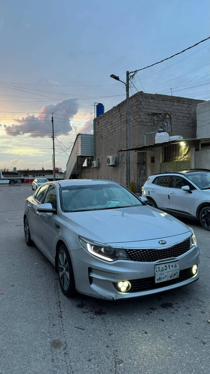 كيا اوبتما ٢٠١٦ ماشية ١٢٠ الف كيلو
السيارة بيها بارد ب الباب الخلف السائق وتكحيل 
و باب الراكب والخلفة ايضا بيها بارد الباقي قطع مكفوله ومكينه و الكير كذلك مكفولات 
مواصفاتها تبريد منفصل العينه بيها شاشه وسطية مرّي كهربائي لد خلفي وامامي
السعر 135
***********
