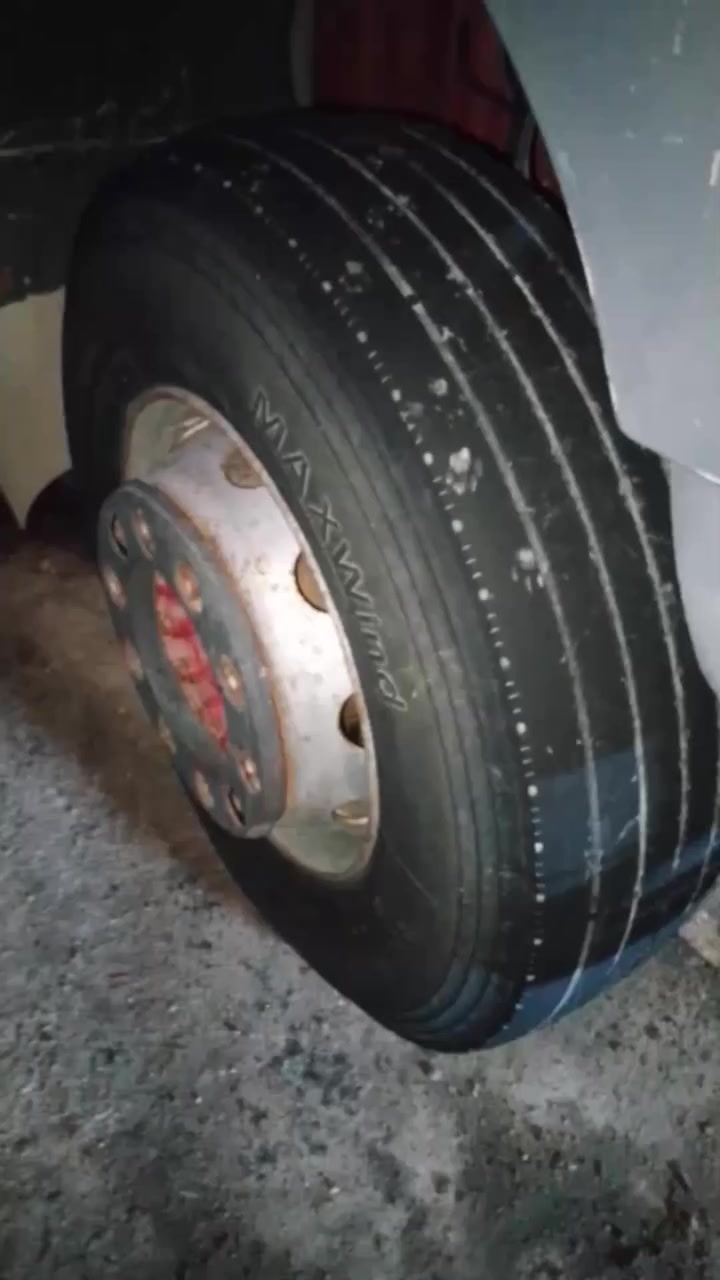 سلام عليكم عندي تايرات 22 مراوس اب 24 صاج 
مكاني البصرة قضاء الدير 
***********
