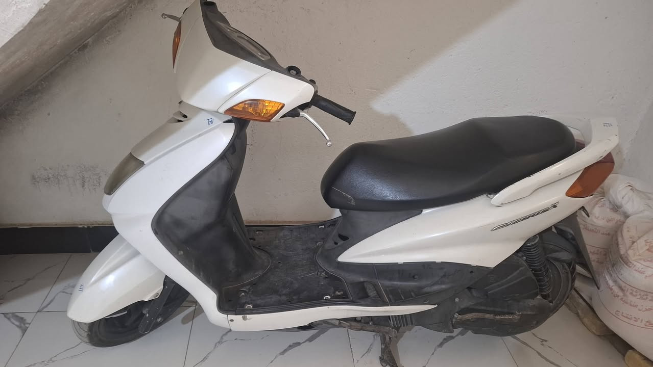 سكنس نثية نضيفة مامفتوحة
وصل الشراء موجود ماخذة ١٣٥٠ ضامة اقوى طلعة للمحل 
كلشي شغال بية رايدة مليون وبية مجال قليل والشراي يتصل ***********
