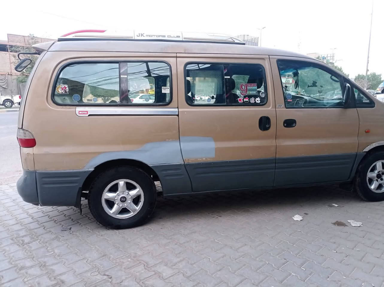 سلام عليكم ستاركس2002 مفتوح 
مكينه 3000وكير واكسل حاويه صدر امامي وخلفي خير من الله كهربائيات وشواصي بلاديه سياره جاهزه وحلوه تخم تاير باتري جدد
كفاله من ضربه رقم بغداد الماني مصفره تحويل مباشر 
مكانه ديوانيه 
ب60وبيه مجال 
***********
*********** 
سياره احلى من صوره
