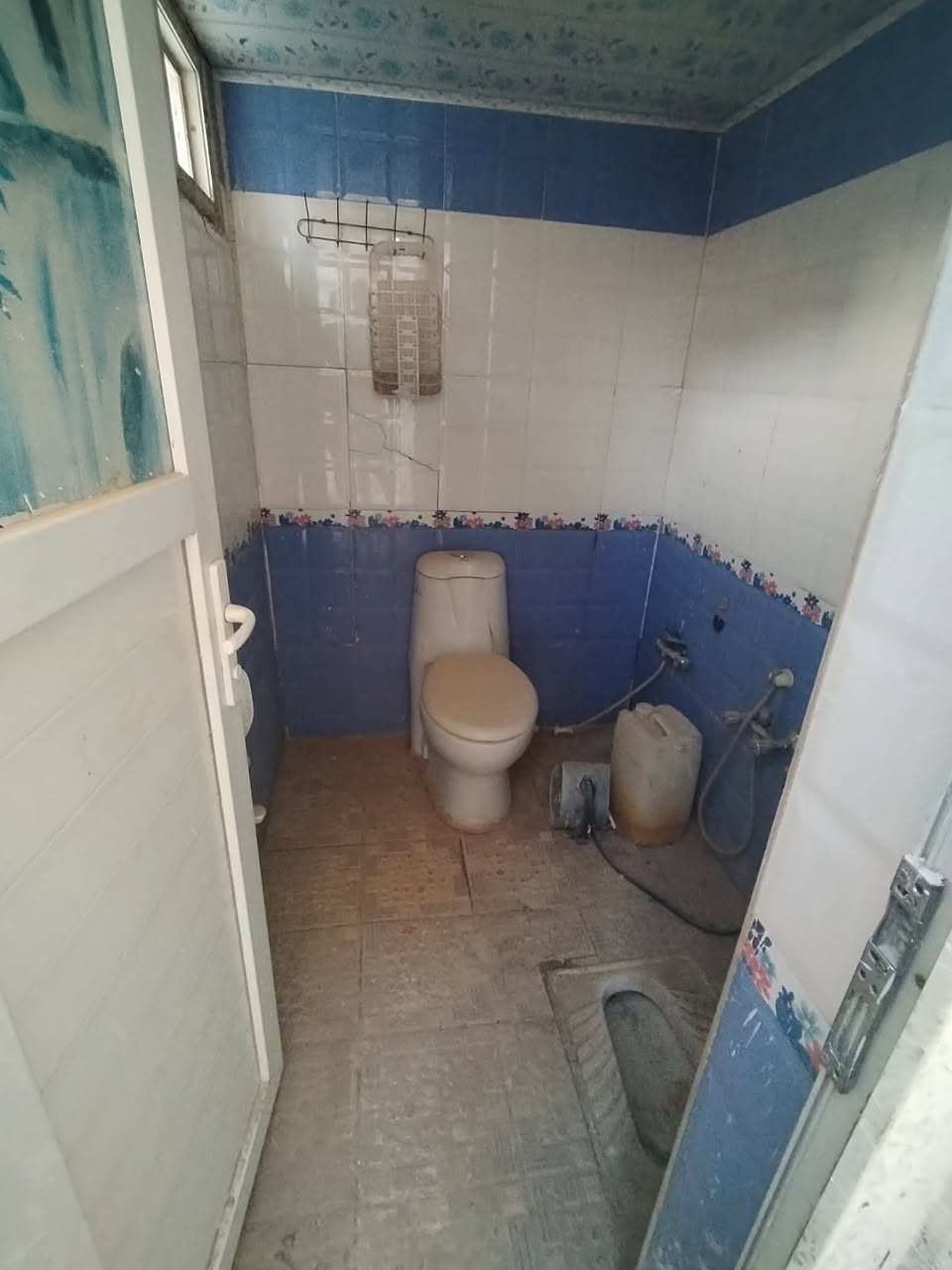 ٥٠ متر طابقين
الطابق الاول مطبغ صحيات و ستقبال
الطابق الثاني صاله و غرفه
السعر قفل ٢٥٠ الف مع الماء و الكهرباء
للستفسار ***********
