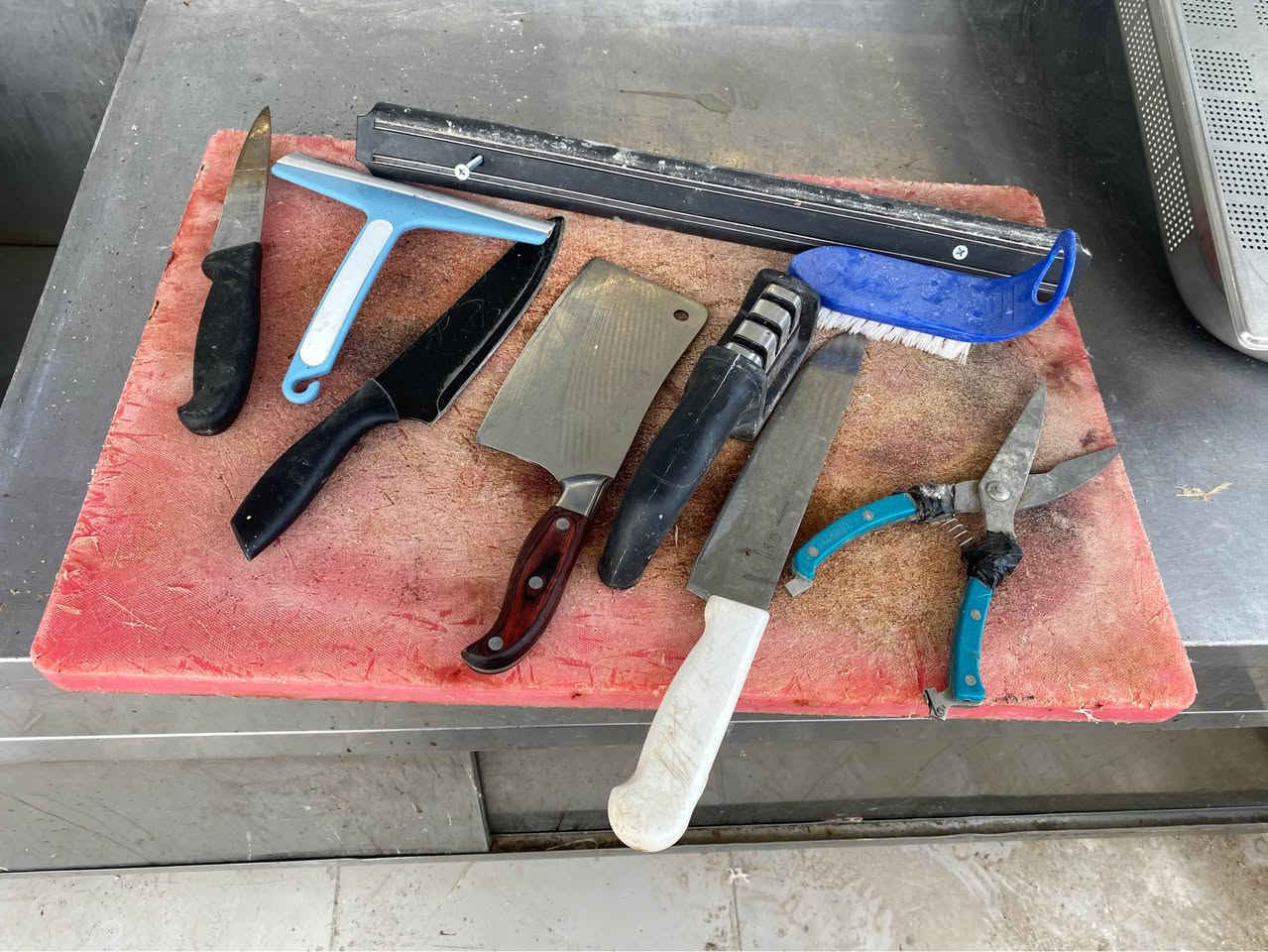 ئەشیای دوکانی مریشک کامل
مەکینە مەزبووت مەزبووت زۆر خاوێن
سەخەنی ئاو گەرم کردن ١٣لتر دەرەجەیەک
کۆلی سەربرین جولاو خاوێنو باش
دوو سەلەی ژێر مریشک دوکانت بە پاکی دەهێلێتەوە 
شەکەبەیبمریشک سورکردنەوە 
مەخسەلی ستیل دژە ژەنگ گەورە ئی مەتحەمە زۆر مەحکوومو خاوێنە ژێری خانەیە
بەرمیلەکی پلاستیک بۆ ئاوی پاک
١٧قەفەزی مریشی لەگەیە
ساحیبەیەکی کامل ئاسن کاتم سەوت 
تەختەی بۆ کەول کردنی مریشک
کامل چەگۆ تەور مقەس مەسەد ماسیحە پەقرەجی گەورەشی لەگەلە کامل کاملە 
بەیەکەوە سحری تەنهاو تەنها ملیۆنەک و مەحامەلەیەکی برایانەی تیایە بۆ پەیوەندی *********** ڤایبەر وەتسئەپ ❤️ أربيل, العراق
