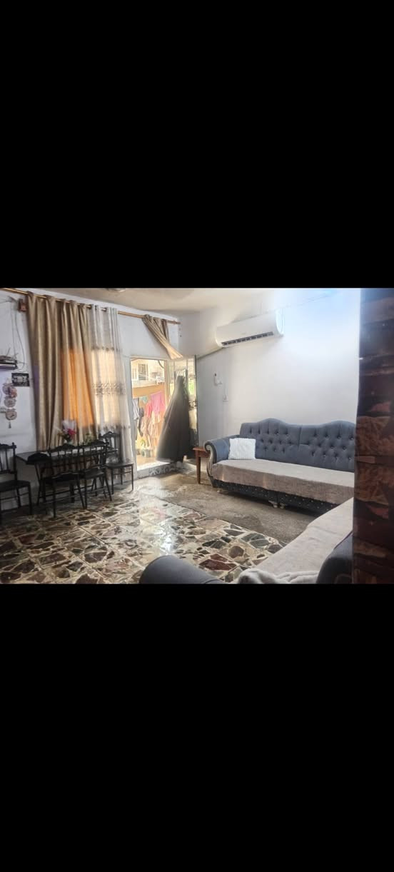 دار للبيع طابو صرف مساحه ١٦٢ متر واجهه ٩ ونزال ١٨ شارع الحمداني بالقرب من صيدليه ام مريم الاتصال على الرقم ***********
