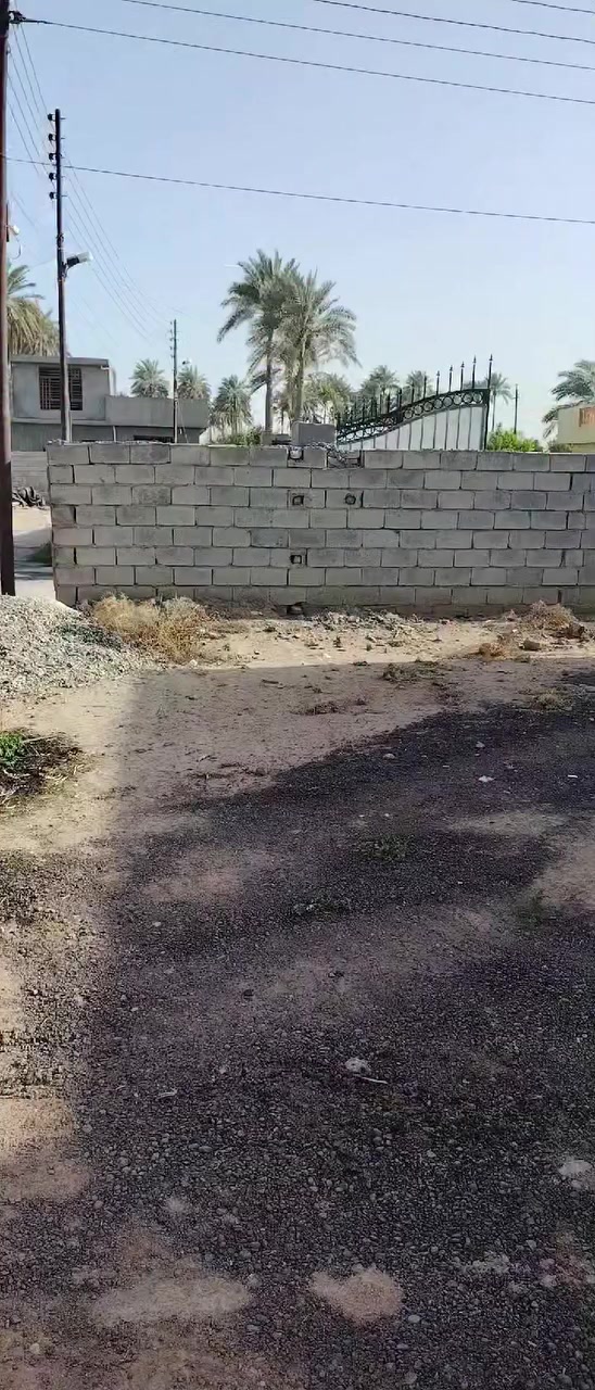 سلام عليكم قطعه ارض للبيع  ركن مساحتها 290 م واجهه 10 م نزال اقل من 30 م تريد نص القطعه 145 م ابيعلك خدمات كامله العنوان بغداد المدائن سلمان باك منطقة البو چامل خلف المرقد الصحابي الجليل سلمان المحمدي للاستفسار الاتصال على رقمي الشخصي *********** سعدون الشمري
