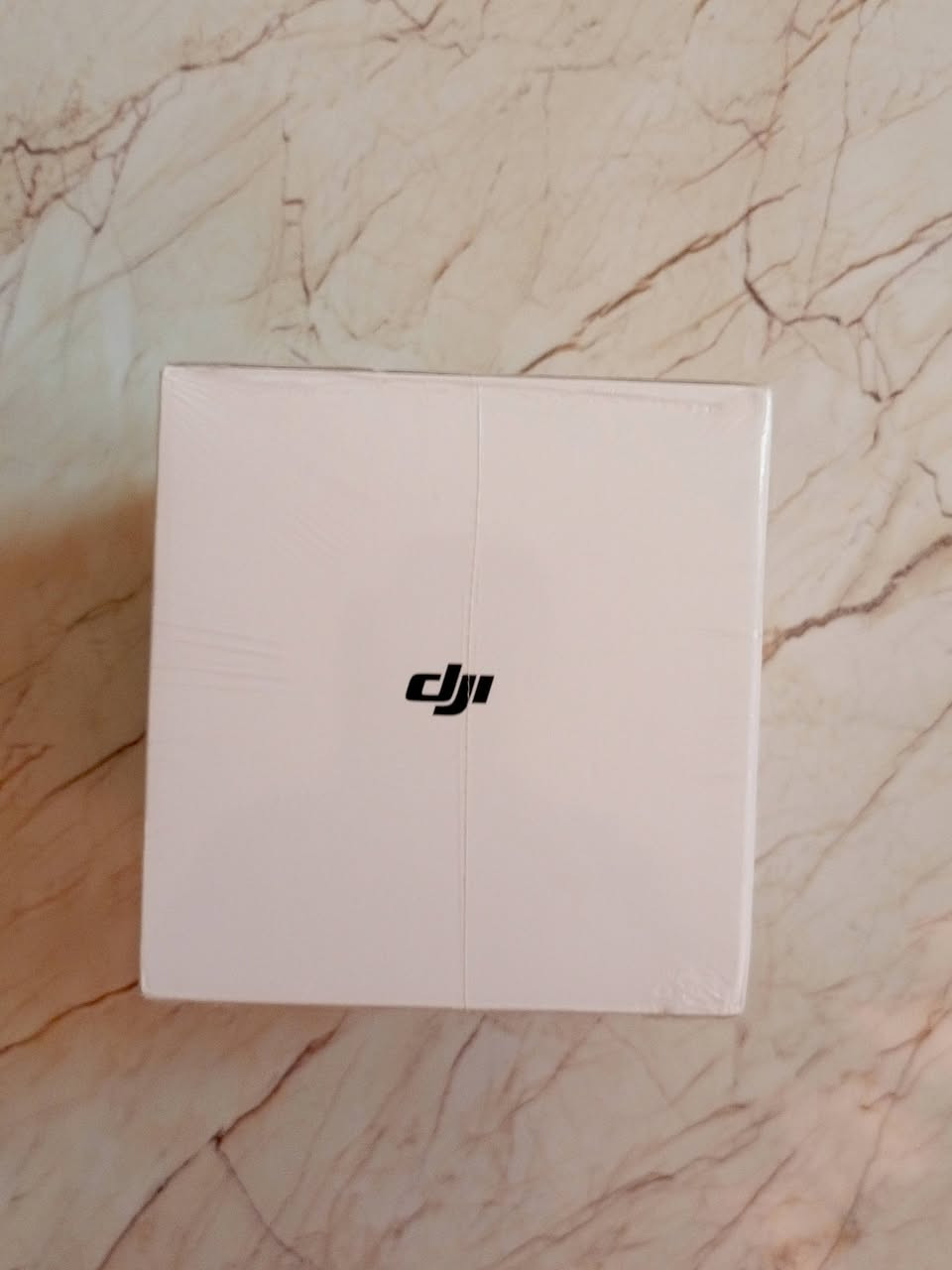 درون dji mini 4 pro
جديدة بعدها ما مفتوحه نسخه السنگل معروفه مواصفاتها سعرها مليون و١٥٠ وبيها مجال مكانها ديالى 
للاستفسار ***********
