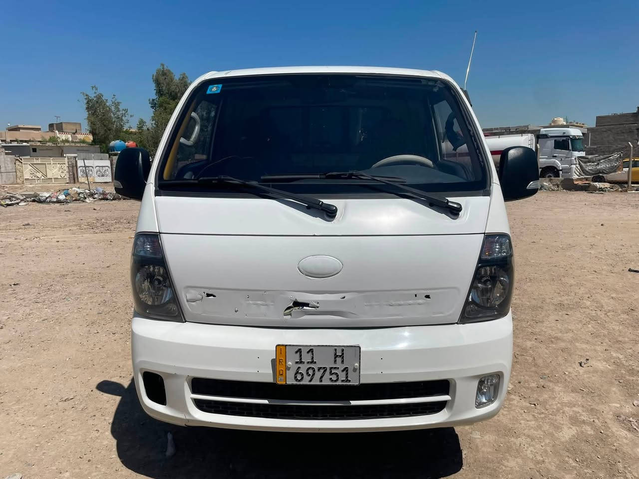 السلام عليكم كيا 2700  موديل 2018 رقم بغداد انكليزي بأسمي تخم تاير صدر جديد دوشمة جديدة ارضية والربع جلد السيارة حلوه وناعمه بيها بارد بالربع صفحة السايق وشويه من الباب والمكينه مالتها بيها تبخير وتنقيص المكينه مالتها برغي ما مفتوح بيها ع وضع الشركة باقي السياره ع البلاد مكفوله من الكص والصبغ شاصي مكفول 
مكان السيارة/بغداد الامين
السعر ب١١٣ وبيها مجال 
التواصل الخاص مفتوح
***********
