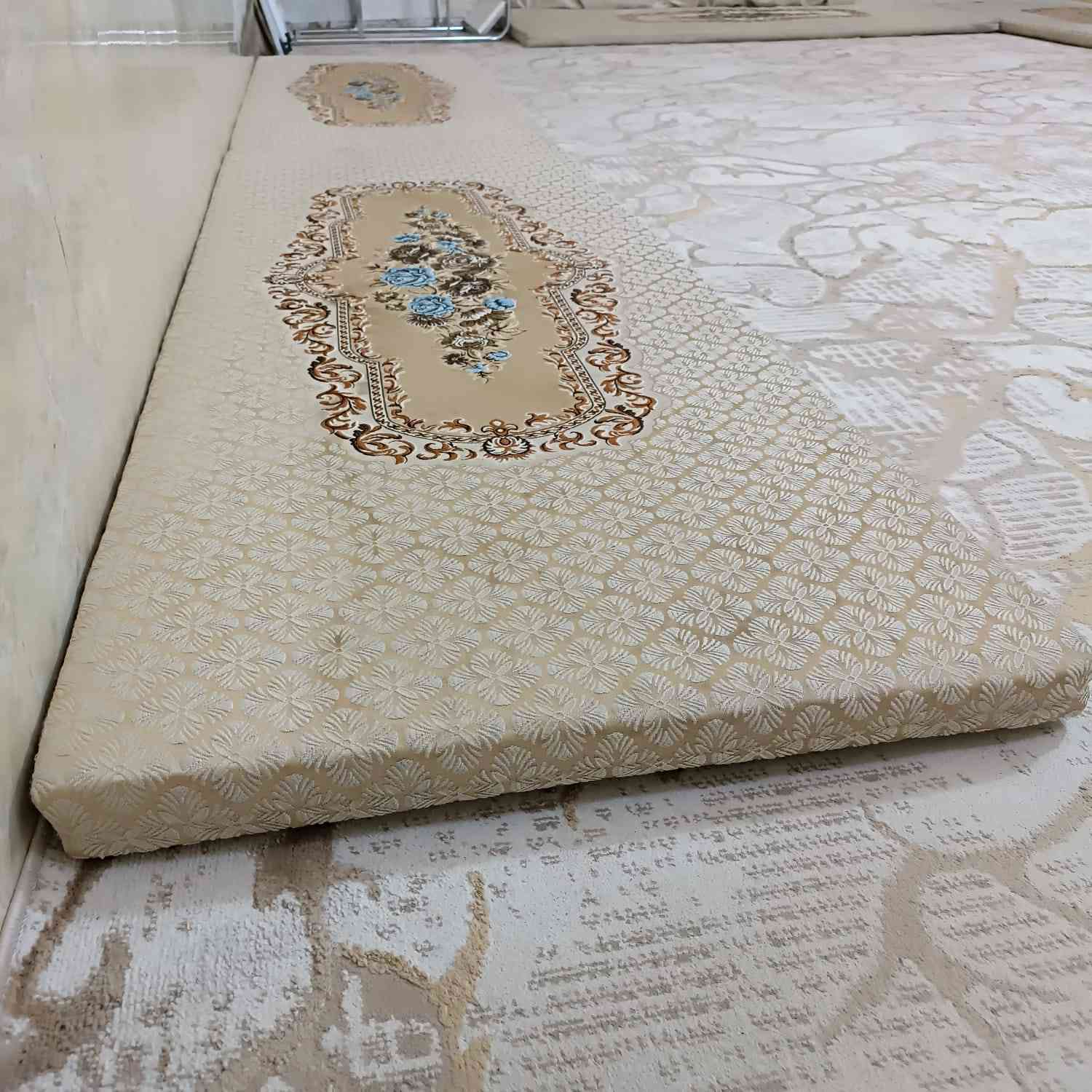 للبيع ديوان مستعمل الطول 12متر السعر 150 الف العنوان كربلاء. الجاير حي النواب،قرب اسواق برتقاله ***********،،           ،،***********
