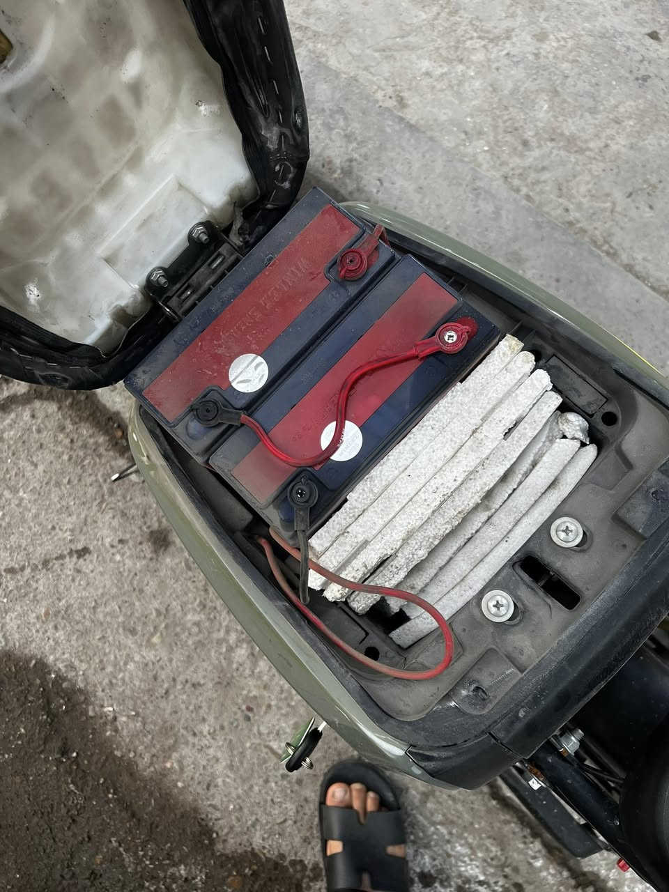 السلام عليكم من رخصت الكروب عندي دراجه شحن للبيع نوعR9 مديل2025 ضربته جاملغ  فول موصفات دراجه تحتوي سويجين كارت بصمه عطلت وتصير ب 15 الف عنوان بغداد المشتل شارع المطبك للاستفسار *********** متواجد ع نت السعر 400 وبيه مجال مآخذه ب600 الف شوف مكاتبه إذا مصدك
