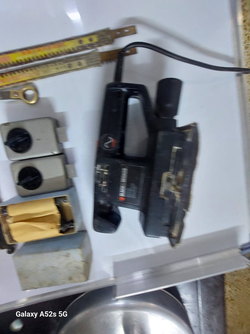 سلام عليكم اخوان عدة تخص النجارين ..مكونة من ١٠ قطع .منعمة ايطالي اصلي شغالة نظام سرع بيها..كيلون باب عدد ٢+ نورمايد باب لسن دور  بالكارتون عدد ٤+ تيغ منشار خشب قديم عدد ٢+  منشار يدوي ابو الحلقات من شركة شفلد.الانكليزية نظيف جدا وتاريخة يعود للحرب العالمية الثانية تحفة...المكان بغداد والسعر مناسب لرغاب يدخلي خاص ويدلل


**إذا كنت صاحب هذا الإعلان وتريد حذفه لأي سبب، رجاءا أرسل رسالة إلى الدعم الفني**